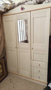 أغراض للبيع أسعار مناسبة الاستفسار 07826699669