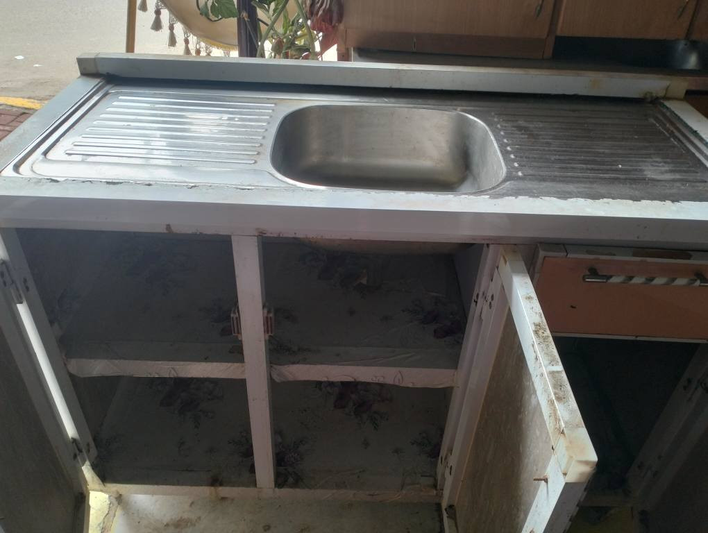 سنك المنيوم 70ديوانيه شارع الخصيمه السايديين قرب زها مول الجهه الثانيه جهه قصابيه السجاد داخل الفرع بضبط *********** بغداد, العراق
