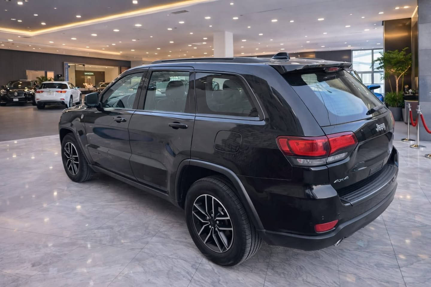 🚗 Jeep Grand Cherokee Trailhawk 4x4
2021
⚫ اللون: أسود لؤلؤي ملكي
📌 الفئة: كاملة المواصفات (فل أوبشن)

✅ محرك قوي وأداء عالي
✅ نظام دفع رباعي احترافي 4x4
✅ فتحة سقف بانوراما
✅ شاشة كبيرة مع نظام ملاحة
✅ كاميرا خلفية + حساسات أمامية وخلفية
✅ مقاعد جلد فاخرة (تدفئة/تبريد)
✅ تشغيل بصمة + دخول ذكي
✅ نظام صوتي عالي الجودة
✅ تحكم ستيرن + مثبت سرعة
✅ أنظمة أمان متكاملة (ABS – Traction – Airbags)
✅ جنوط رياضية أصلية
✅ إنارة LED كاملة

💰 السعر: 250$ فقط (قابل للتفاوض البسيط)
الرقم ***********

⚡ سيارة كاملة المواصفات ..
