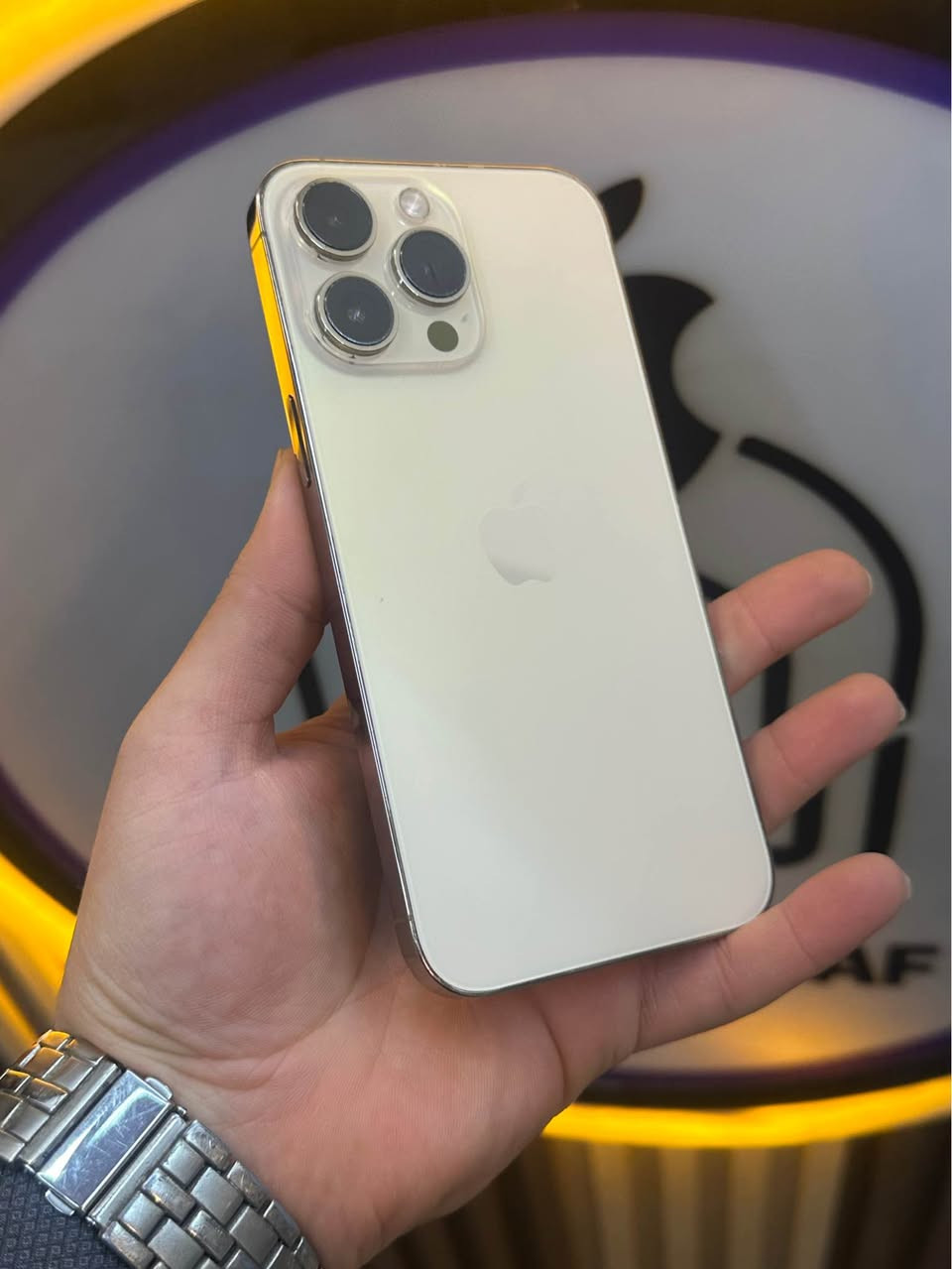 ايفون 14 برو ماكس 
ذاكره 256 
لجهازكله شغال 
مكاني نجف حي السلام 
ب595 وبي مجال حك الجيه 
*********** النجف, العراق
