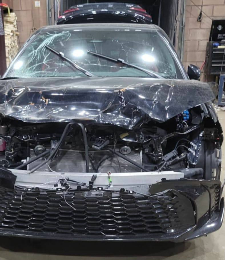 � للبيع تويوتا كامري 2025 أمريكي حادث بنيد رقم بغداد جديد سياره  ماشيه  ٣٤ ألف قابل للزياده
⭐ مواصفات XSE فوول مواصفات
⚫ اللون: اسود دشبول أسود ووماروني❤️
⚙️ المحرك: 2500 هايبرد 
المواصفات:
✔️ بصمة تشغيل + دخول ذكي
✔️ شاشة لمس كبيرة
✔️ Apple CarPlay & Android Auto
✔️ كاميرا خلفية + حساسات
✔️ نظام رادار (تنبيه خروج المسار)
✔️ مثبت سرعة ذكي
✔️ مانع تصادم أمامي
✔️ تحكم بالمقود
✔️ كراسي جلد رياضية ماروني
✔️ كراسي كهرباء مع تسخين وتبريد
✔️ فتحة سقف بانورما
✔️ وياله  XSE رياضي
✔️ إضاءة LED أمامية وخلفية
✔️ نظام صوت قوي
✔️ مكيف أوتوماتيك
✔️ أوضاع قيادة (Sport / Eco)
وبعد بيهه اهواي تفاصيل ما ذاكرهن مكاني بغداد*********** بغداد, العراق
