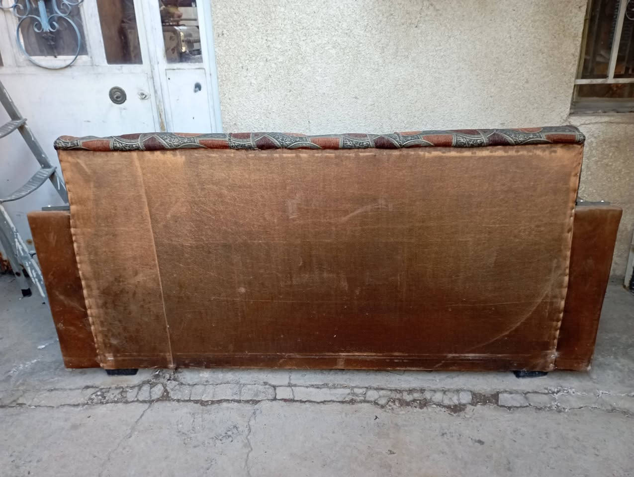 نص تخم للبيع العنوان الكاظميه النظافه 90% رقم ***********
