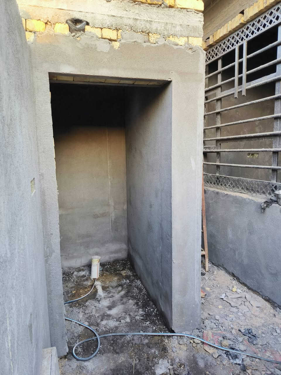 سلام عليكم خلفه البخ متفرغ شغل درجه اولئ صطار جص نثر جاهزين العمل ع متر قطعي يوميه ***********
