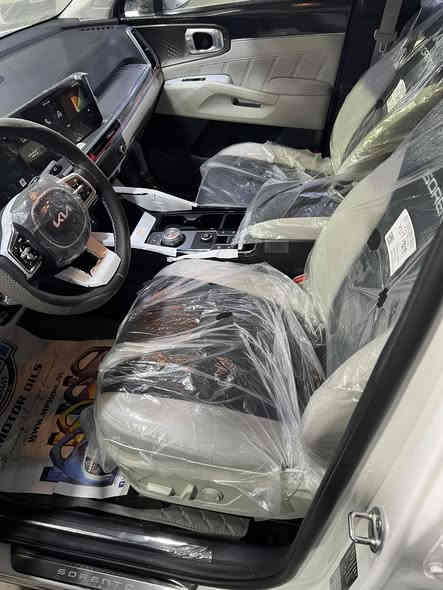 السلام عليكم 
سورنتو 2025 دوليه فول ما عدة البانورامة واربع كامرات باقي المواصفات معروفه 
ماشيه 2800قليل بوضع الشركة ضمان 5 سنوات  
السعر 34000 $الف دولار 
مكاني بغداد الوزيرية ***********
