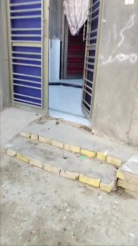 دار للبيع المساحه ١٥٠م  بناء حديث فول ٣ فرع عن شارع ٦٠ المنطقه سكنيه كامله العنوان الفداء نهايه شارع ابو لبنان السعر ١٢٧ مع المجال القليل للاستفسار الاتصال ب
***********
