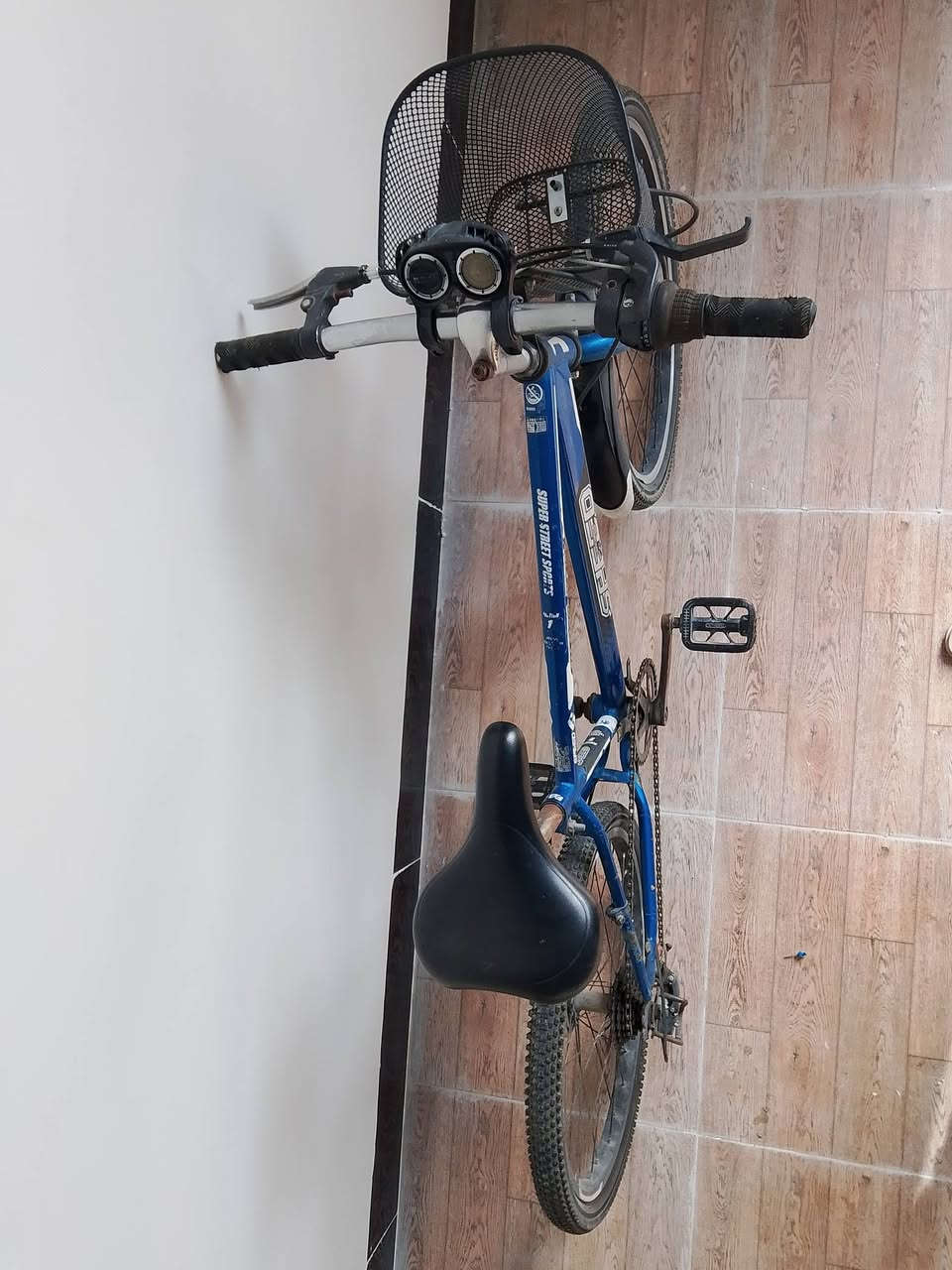 السلام عليكم. بايسكل جديد بس كان متروك والسعر 60الف. حجم 22. للتواصل. ***********
