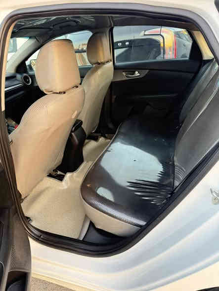 سلام عليكم فورتي موديل2020للبيع السياره نص مواصفات السياره خير من الله تخم تاير حداديه صدر امامي خلفي. مكينه مكفوله كير مكفول حادثها موضح بالصور بس هذا بامريكا  السياره معروضه ب143 مستعجل ع بيعتها وني لين محتاج والله اريد ابيع فيت بم ما فاتح الله شاهدكم جبتها لهسه عدا البانزين والدهن اديرلها بس الياخذها ربع ما يصرف عليها الشراي يتصل *********** ✌️🍋
