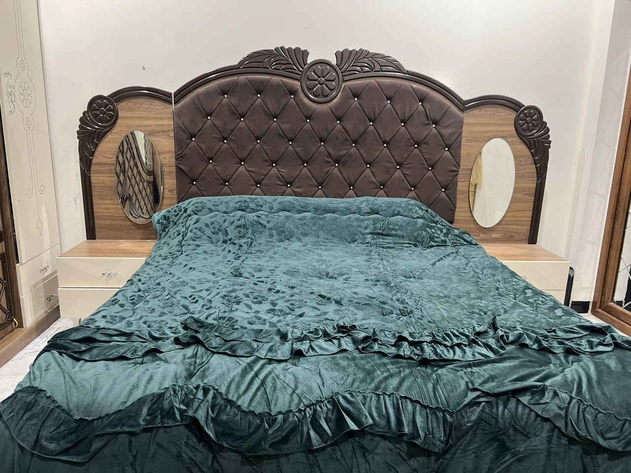 غرفة تركي ٩ قطع للبيع 
عنوان بغداد 
٥٠٠ الف


**إذا كنت صاحب هذا الإعلان وتريد حذفه لأي سبب، رجاءا أرسل رسالة إلى الدعم الفني**