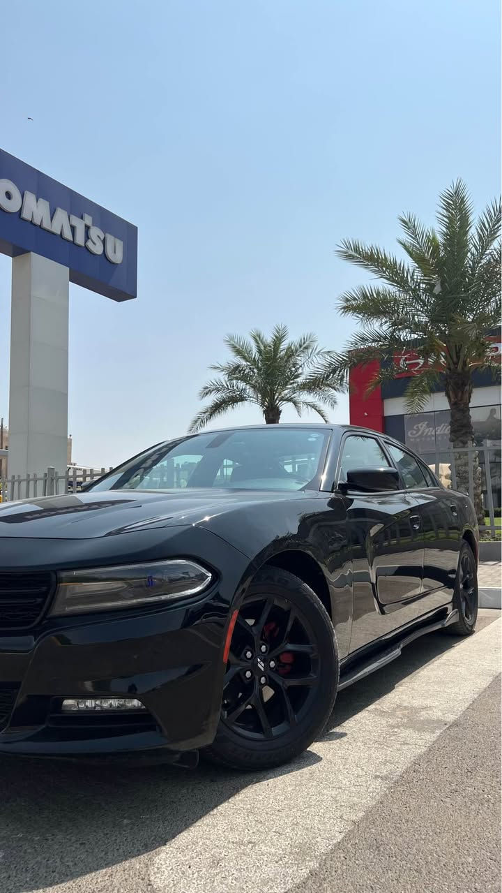 دوج جارجر 2017 لون أسود بدون صبغ 
تبديل قطعتين نفس اللون بنيد و باب فقط
السعر 179 ورقة و بيها مجال بسيط
 v6 محرك ستة سلندر 3.6 
فئة sxt نص فول 
مواصفاتها : 
١- بصمة تشغيل و تشغيل عن بعد 
٢- شاشة جبيرة و كامرة 
٣- لايت أمامي زنون
٤- داخل جلد و تدفئة بالكشنات 
٥- كرسي السايق كهرباء 
٦- هيتر بالمري
و باقي المواصفات المعروفة + حجر البيئة البلاد موجود
عليها ادامة كاملة و لا كلوب مشتغل بالدشبول
عبوة كاملة فيول بم جديد / تايرات جديدة / منظومة احتراق بالكامل 
تبريدها ثلج الحمدلله 
ماشية ١٢٠ ألف 
حادث السيارة سطحي من امريكا بس البنيد و مبدل نفس اللون صور الحادث مرفقة بالمنشور و الجاملغ مال سايق بي بارد و ايرباك راجع سستم
و انطخ عندي باب السايق يمي و بدلته نفس اللون 
يعني بدون صبغ ( فقط قطعتين مبدلات نفس اللون )
السونار مرفق كذلك بالمنشور 
مكاني بغداد / السيدية 
*********** بغداد, العراق
