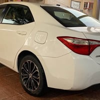 كورلا 2014 ماشيه 134 الف مايل     ما بيها صبغ فقط بارد الجاملغ الخلفي ...