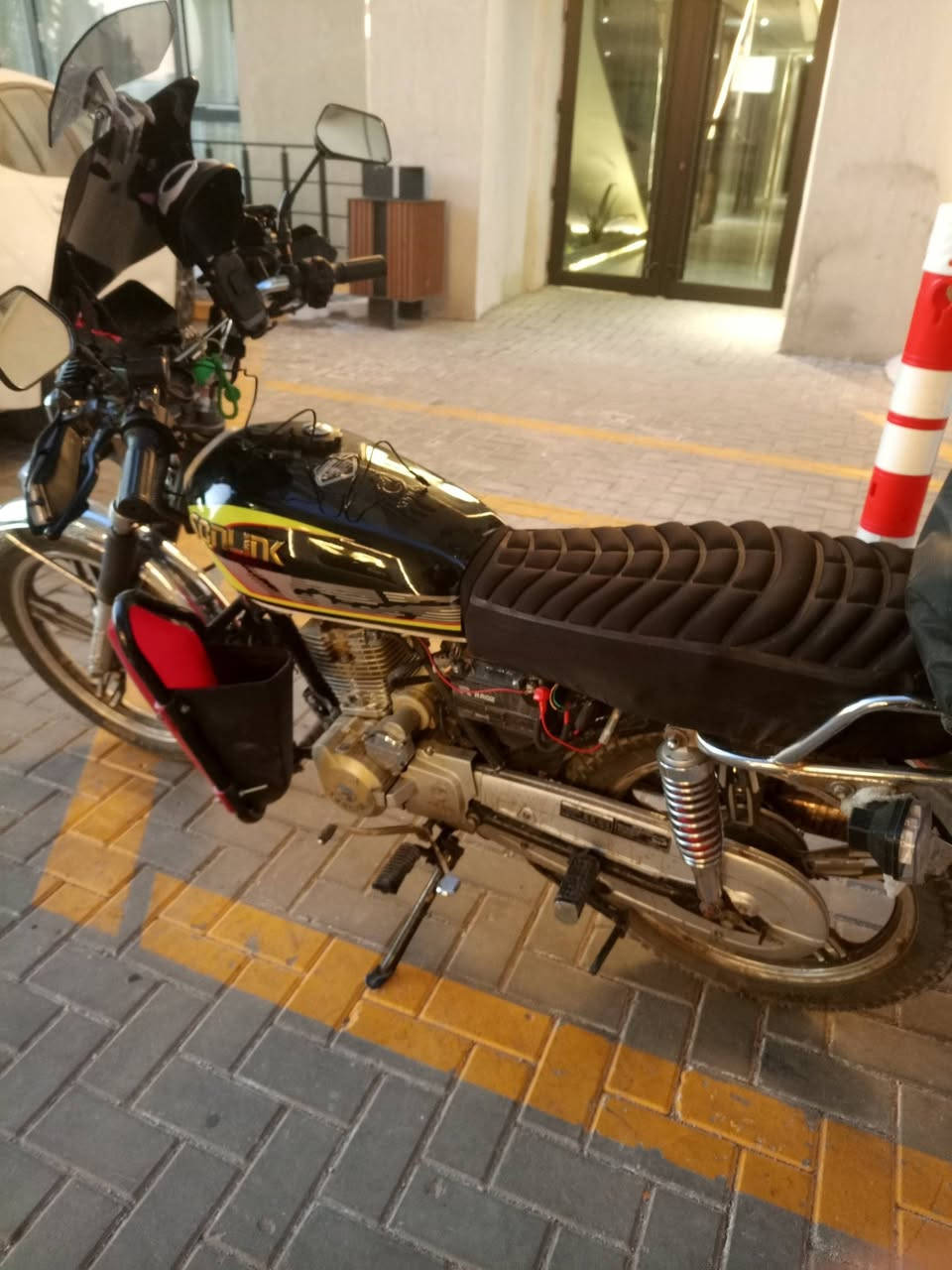 السلام عليكم ايراني سونك 24معمره
دراجه مابيها اي نقص  سلف هندر بس لسلف يتأخر اذا بارده لين صار فتره متروكه ممشغلها دراجه مابيها اي نقص بمعنى الكلمه لاتبخير لاتنقيص لمبدل بيها بس لاستيك ولف لين جان ينضح دهن ضفيره جديده كابريتر كل شي جديد عوزك بس كم برغي عشره تشد لجامه ل كدام ول درع شويه بي عواج عن لحلال ولحرام اوراق مابيها لين تدخل ادوات 
650بيها مجال حك جيتك 
***********
