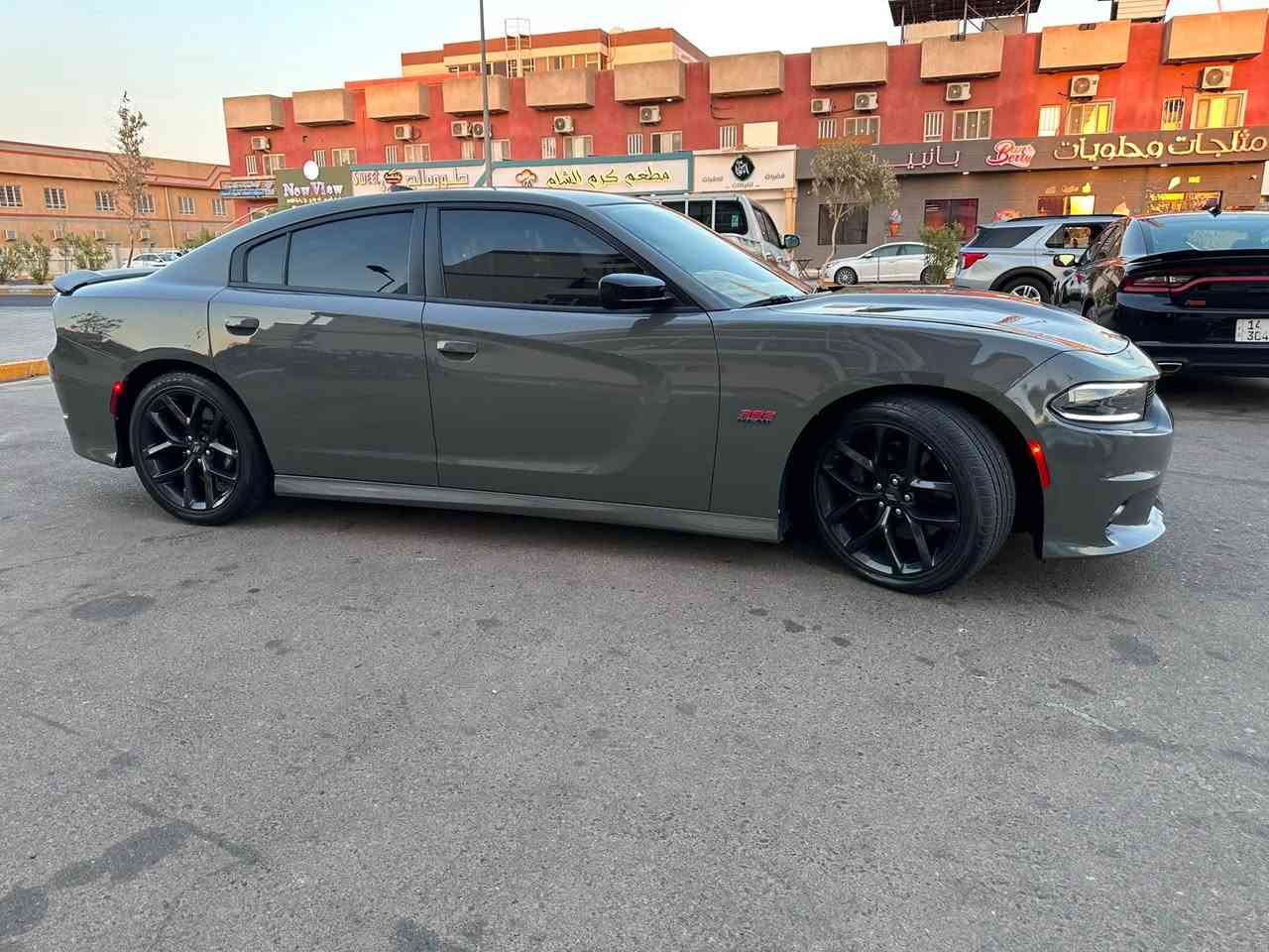 السلام عليكم 
جارجر 2023 الاصدار الاخير ستوك ع وضعها البلاد 
سكات باك SRT392 - 6400 محرك 8 سلندر السيارة نقصها فتحة 
باقي المواصفات فول حتى رادار امامي بيها 
الحادث:  بيها بارد بالبنيد شي كلش قليل 
و خصرة بسيطة بمقدمة بالشاصي الايمن والباقي كفاله
ماشيه 30 الف فقط حرة باسمي تترقم جميع المحافظات 
مكاني البصرة - مجمع الامل السكني متواجد اتصال و واتساب فقط 2C3CDXGJ3PH653571
سعر السياره 265$ 
 ***********
