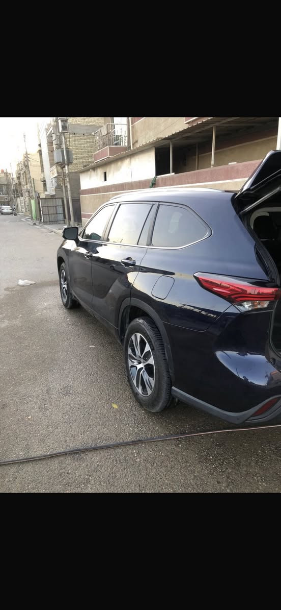 هايلندر موديل ٢٠٢٣ وارد مريكي سعرها ٢٦٠ ورقه بيها مجال توصل علئ هاتف *********** موصفات XLE
