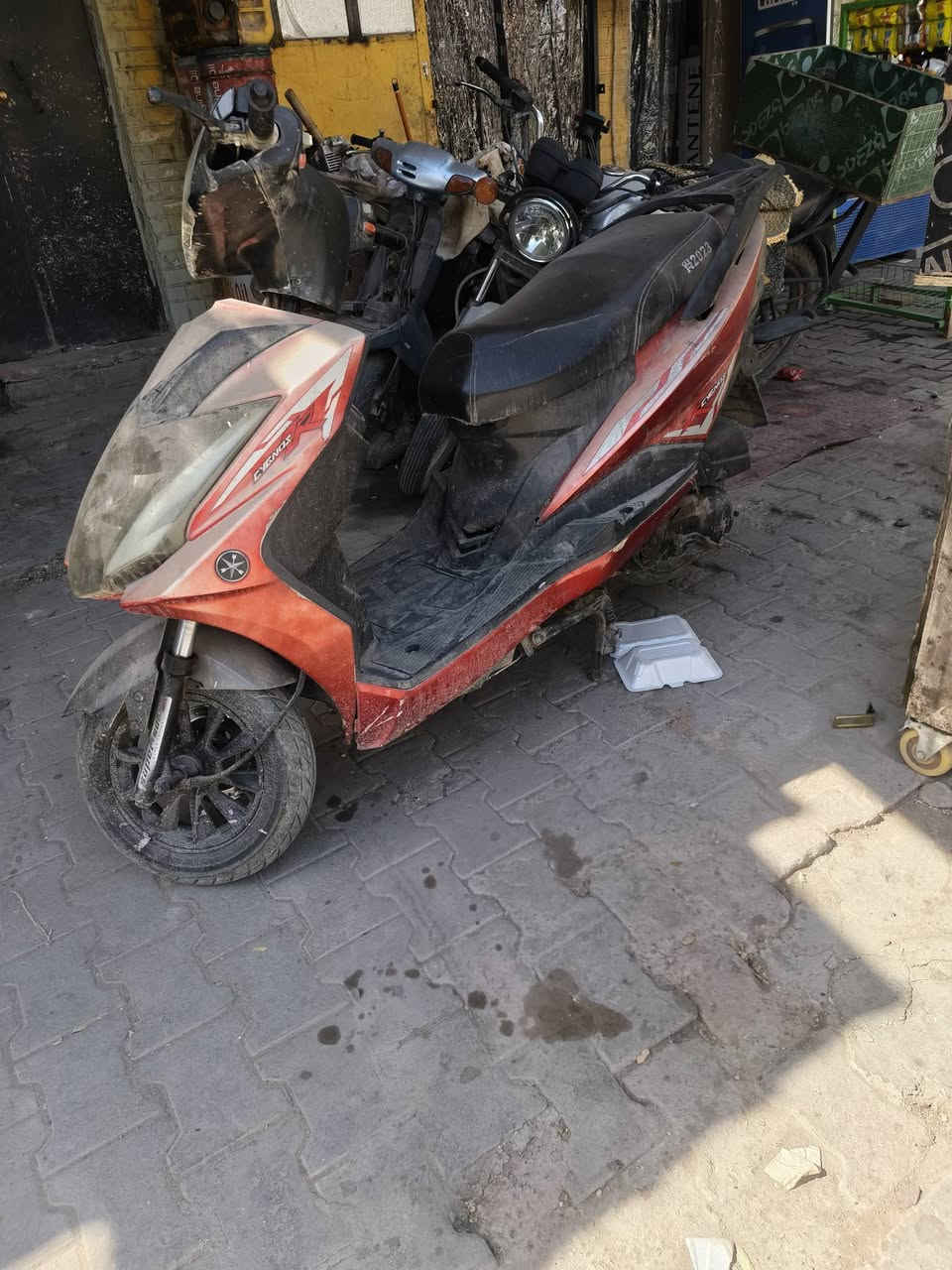 للبيع السعر خاص كوم حديد بس المكينة شغالة للتواصل ***********
