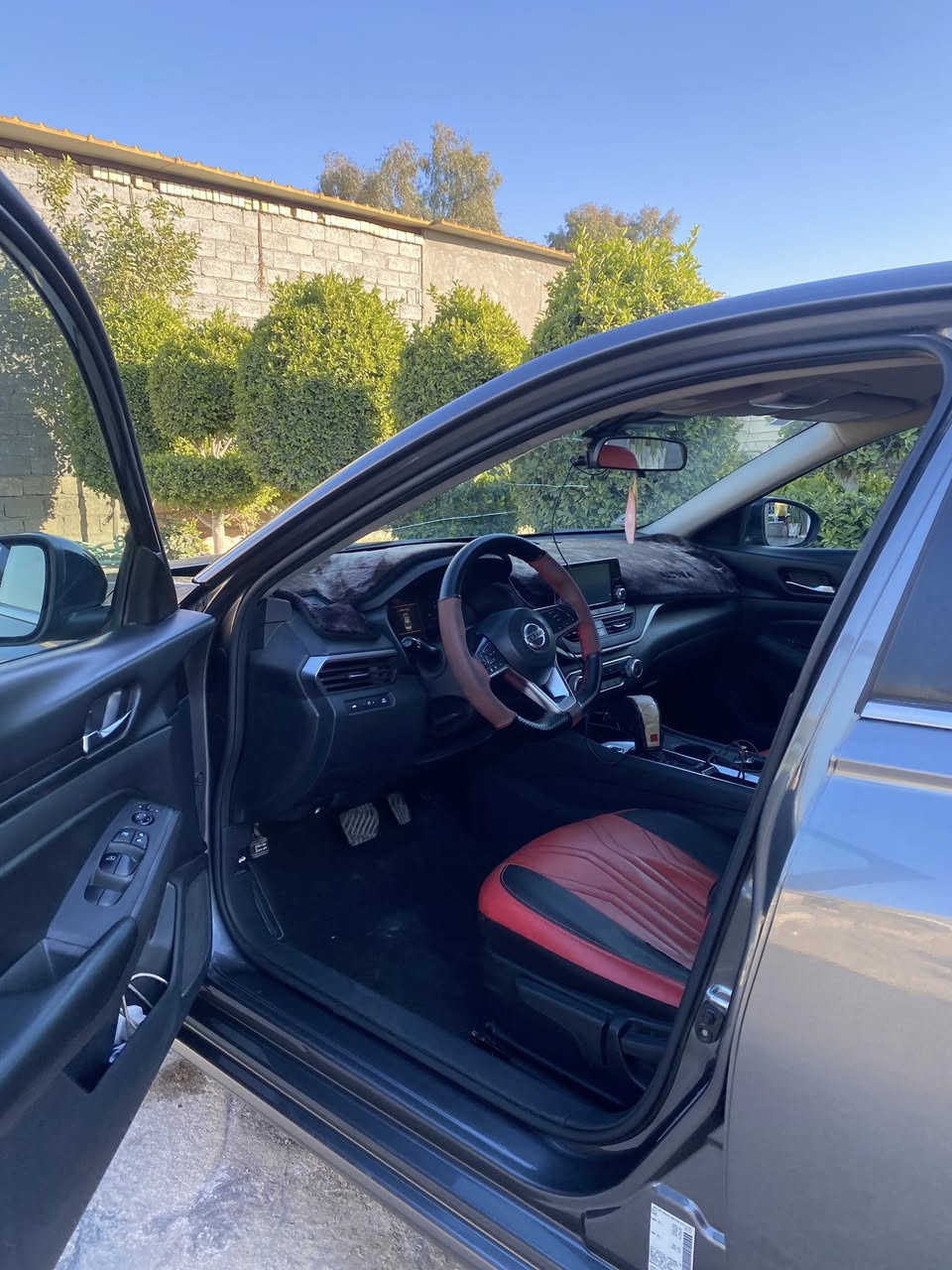 السلام عليكم 
سياره للبيع نيسان التيما موديل 2022 سياره رقم شمالي ب اسمي تحويل ثاني يوم موصفات تحكم ستيرن تحديد مسار رادار امامي خلفي توقف ذاتي بصمه تشغيل عن بعد حادث جاملق خلفي بارد مسافت شبر سياره نضيفه كفاله عامه كير ومحرك 

السعر 160$ وبيهة مجال بسيط

عنوان بغداد الغزالية 

***********
