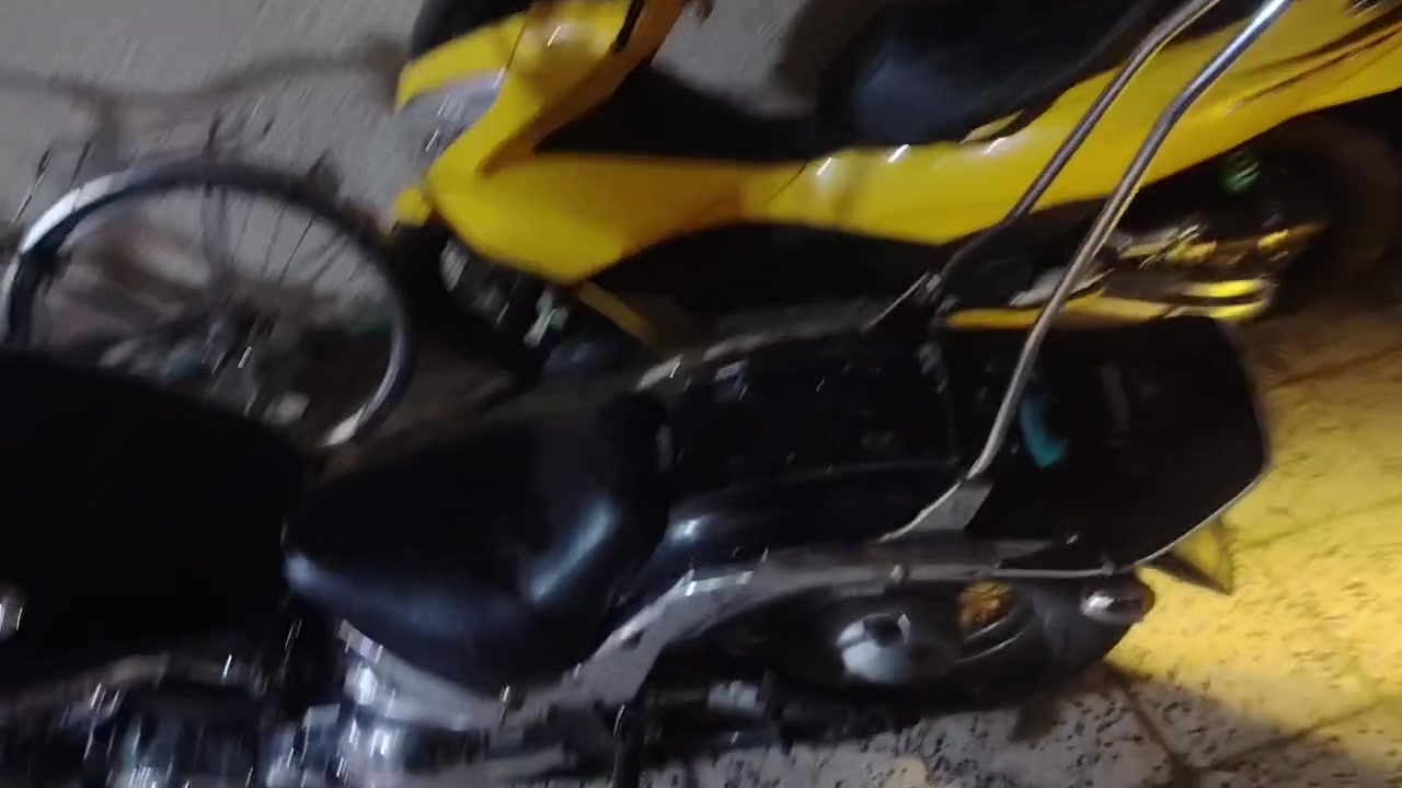 400cc
ما مفتوح المحرك بدون رقم 

الدراجه نضيفة تجي اتشوفها وتشيكها

سعرها ب 8 ورقات وبيها مجال

العنوان ديالى بعقوبه فلكه العنافصه الرقم ***********
