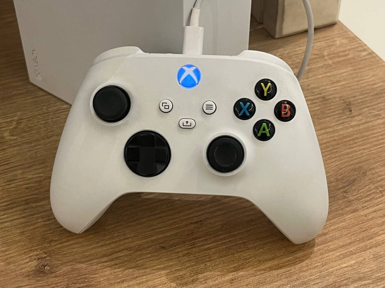 اكس بوكس سيريس اس ابيض 512GB للبيع
 
حالته : مستعمل قليل نظيف جداً (لا مصلح و لا مفتوح)
يأتي مع ملحقاته الاصلية( كيبل الطاقة - كيبل hdmi - جويستك أصلي)  

السعر : 325 الف و بي مجال بسيط

مكاني : بغداد - الدورة  - حي دجلة 

للتواصل : ***********
