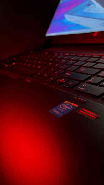 hp z book 17 2g
المواصفات/
1 - الذاكرة : 
يحتوي عل 2 من هارد SSD مجموعة يساوي 705
———————-
2- الرامات  RAM:  
‏16G كيكا ، من شركه سامسونج من فئة  DDR3
———————-
3- بطاقة رسومات ( كرت الشاشة الخارجي ) :
‏2G  يشغل كلشي ، هاذ اسمه وشركة مصنعة
‏NVIDIA Quadro K1100M (2 GB)
———————-
4- المعالج : 
الجيل الرابع
‏  Intel(R) Core i7-4600M CPU 2.90 GHz
———————————————-
 تفاصيل خإضافية //////
1/ الشاشة حجمها  ( 18 ) إنش كبيرة جداً .
2 / لا تحتوي عل مشغل الأقراص(DVD ,SD)
3/ تشغل جميع العاب وسريعه في التصفح والتصميم وغيرها لان تحتوي كرت شاشة قوي .
4/ الكيبورد عطلان!!!!!!! اني استخدام كيبورد خارجي .
///////////////////////////////////
العنوان : النجف الأشرف 
رقم الهاتف (واتساب) : ***********
$  السعر  /  350,000   ألف دينار عراقي 
.  غير قابل للتفراض ….
