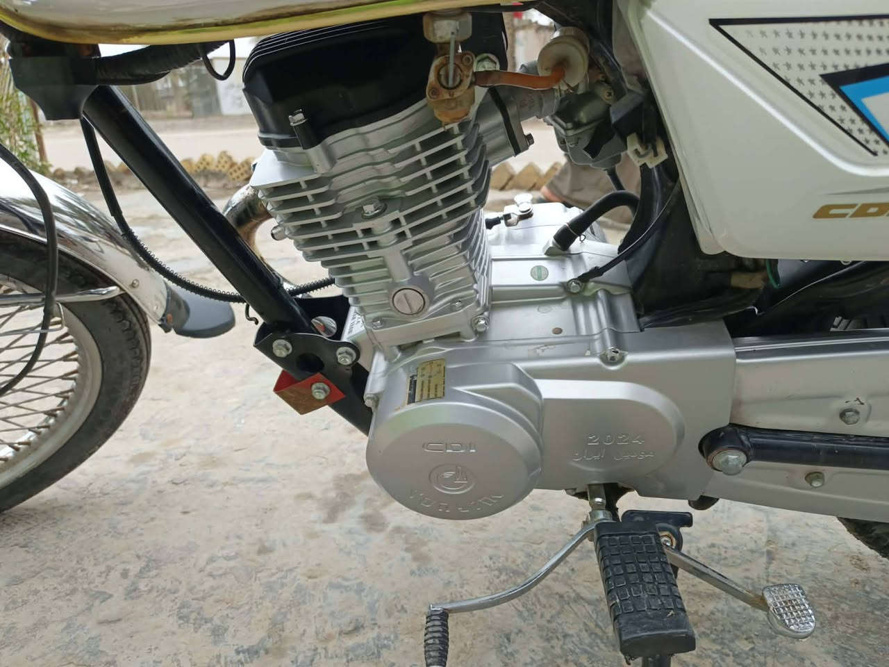 سلام عليكم تايكر 2024دراجه علا وضع شركه نقص مابيها السعر 700وبيها مجال مكان صدر دغاره رقم الهاتف ***********
