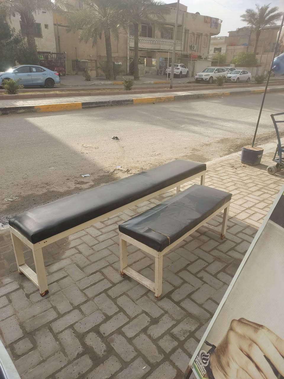 للبيع مرأة حلاقه مع مصطبات ٢ مع لافته اعلان مع بلازمه ٣٢ هاتف *********** بغداد مدينة الصدر قطاع ٧
