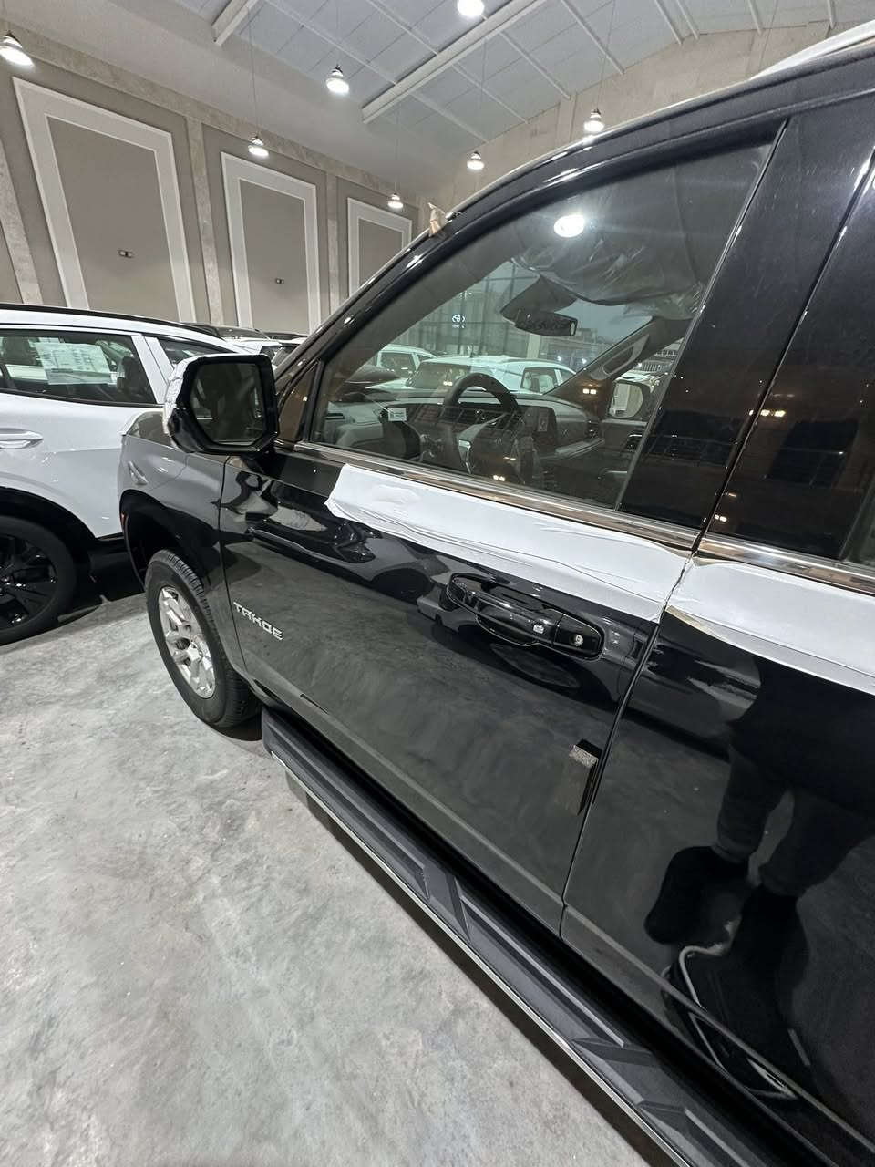 🚙 شفروليه تاهو LS 2025
💪 محرك V8 سعة 5.3 لتر يعطيك أداء قوي وثقة بكل مشوار
⚙️ ناقل حركة أوتوماتيكي من 10 سرعات لتجربة قيادة سلسة
🔹 شاشة وسطية كبيرة مع نظام أندرويد أوتو وآبل كار بلاي
🔹 مقاعد فسيحة ومريحة 
🔹 تحكم كهربائي بالمقاعد الأمامية
🔹 كاميرا خلفية + حساسات ركن
🔹 إضاءة LED أمامية وخلفية عصرية
🔹 جنوط ألمنيوم أصلية تصميم رياضي

🚗 تاهو 2025 LS .. فخامة حقيقية تجمع بين الحجم، الهيبة، والأداء 👑 

رقم الهاتف _ ***********

⬅بغداد - معارض النهضة الفرع الثاني 
معرض احمد جاسم لتجارة السيارات
