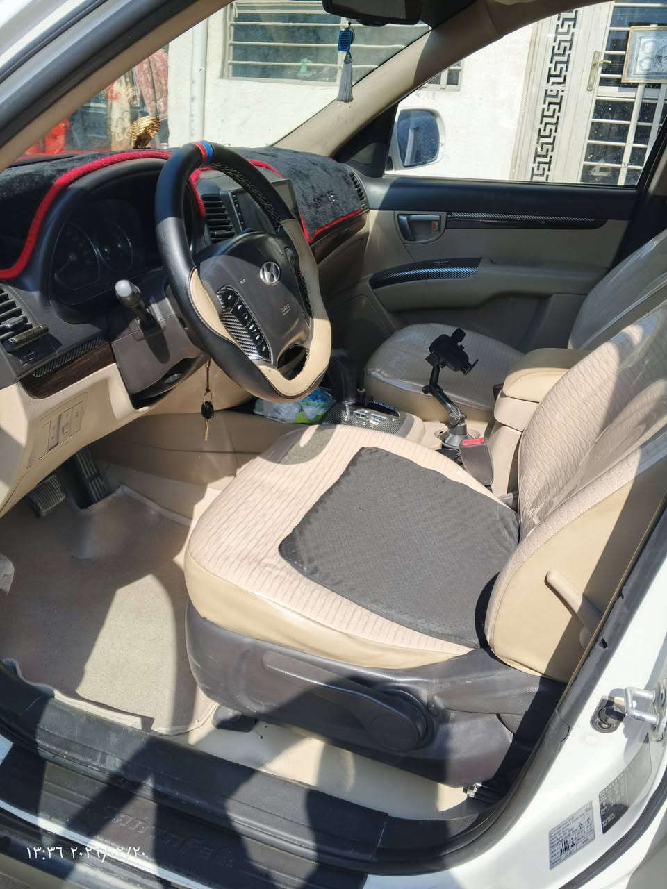 السلام عليكم 
سنتافي 2012 للبيع 
محرك 6 بي تبخير قليل 
مكفوله من ظربه وصبغ عده كارت بصيط 
سونار بلمنشور 
فتحه سقف 
تبريد قطعتين 
صدر امامي خلفي جديد 
تايرات جدد 
سنويه نافذه رقم الماني 
سعره 155 بي مجال قليل 
***********
