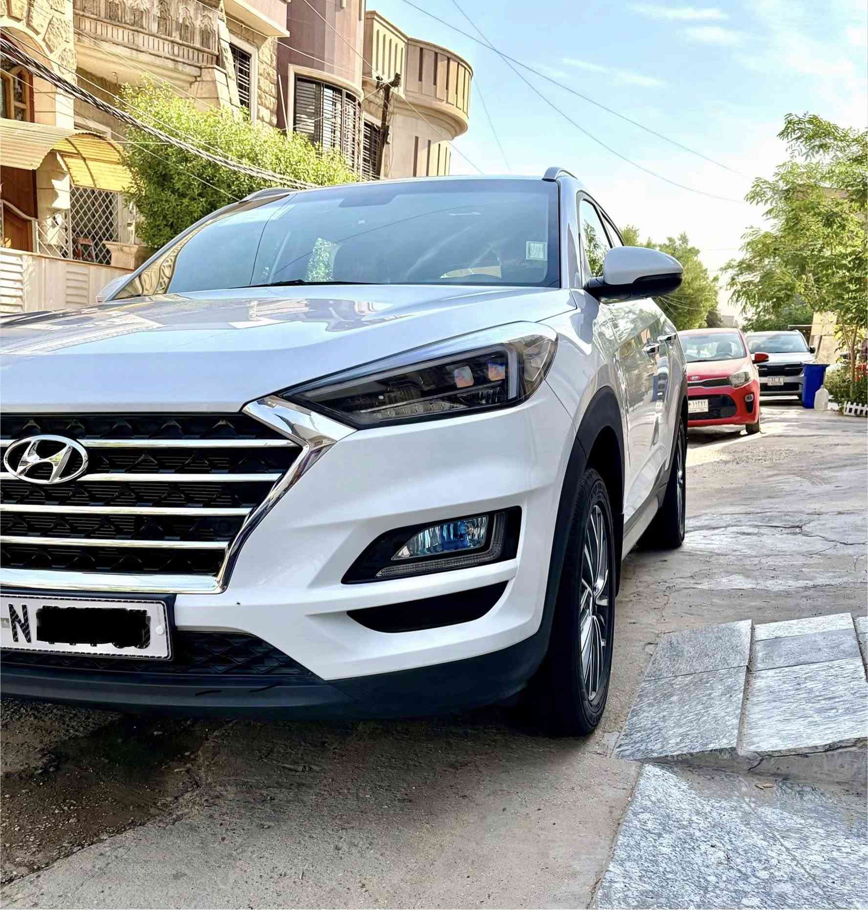 هونداي توسان ( ٢٠٢١ ) خليجية كامل مواصفات عدا البانوراما مكفولة كفالة عامة ماشية ( ٣٦ ) ألف كم حقيقي تدك جرس وتطلع مؤشر بالدشبول من تعبر سرعة ١٢٠ وتايرات الشركة جواها  . رقم بغداد الدولي الجديد ( بأسمي ) وهزة جديدة  . محرك ٢٠٠٠ دوش / بصمة / تشغيل عن بعد / لايت ٥ عدسات / كشنات مخمل بلادي / حساس امامي وخلفي / لد امامي وبك لايت لد / شاشة أصلية وأريل زعنفة ( نفكيشن ) / كامرة خلفية دوارة / ترحيب ومري شفط / ٣ وضعيات قيادة / هاند بريك باليد / قطعتين تبريد والجام أوتو / لايت مع الاستدارة . السيارة سبيرها مانازل وبصمات عدد ( ٢ ) وبردة خلفية وشبكة والنفاضة . أخواني السيارة جديدة وجاهزة ومكفولة ميكانيك وبدي وداخل جديد وبدون اي نقص علئ وضع الشركة  وللتواصل ( *********** ) وعنواني بغداد- الكرادة .
