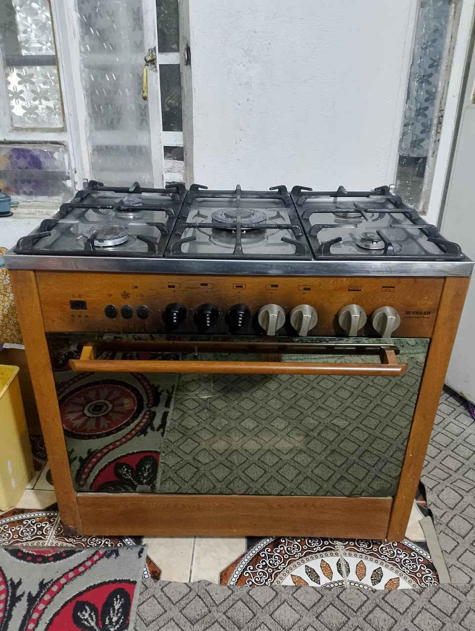 السلام عليكم طباخ 5عيون افرش اخو لجديك كله شغال من فرن من جداحه 
العنوان الشعله لستفسار ***********
