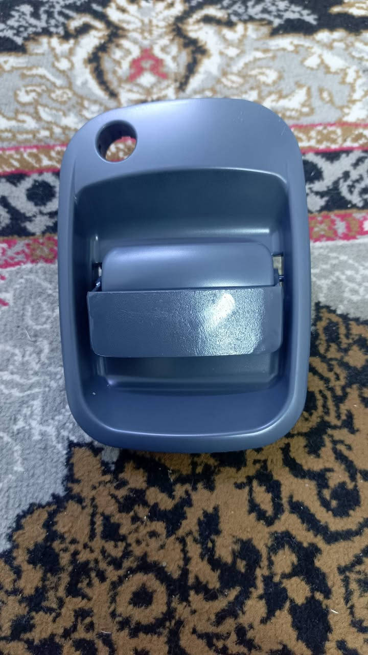 السلام عليكم يدات باب سلايت ستاركس 2007 داخلية وخارجية تفصال حديد تريد قبضه موجود خدمه توصيل موجود///***********//***********
