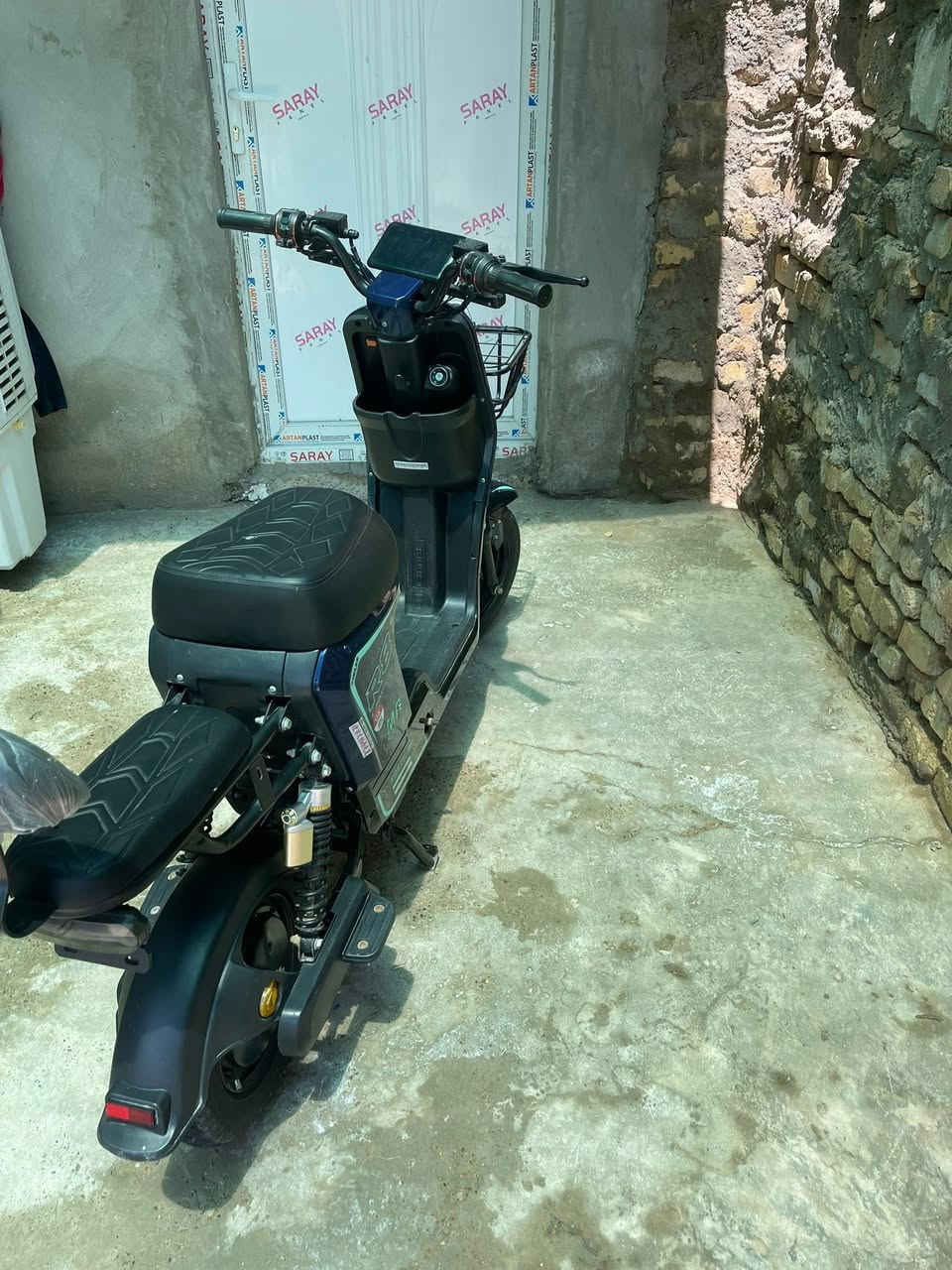 السلام عليكم دراجه للبيع نوع R8 بطاريات جديد مستخدمات شهر نضافه ٩٥  حساسات شغالات اشاير شغالات فول نضافه السعر ٤٠٠  وبيهة  مجال للاتصال على الرقم ***********  مامتواجد عل إنترنيت
