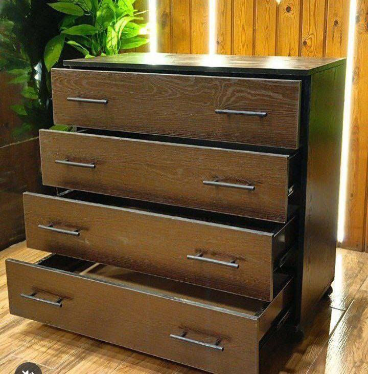 جزامة ✨
او ادرور✨
او ميز جرارات ✨
كلشي يرهم 🥰

✨عرض متر
✨ارتفاع 80 ماعدا الارجل 
✨4 جرارات


**إذا كنت صاحب هذا الإعلان وتريد حذفه لأي سبب، رجاءا أرسل رسالة إلى الدعم الفني**