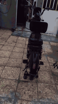 السلام عليكم للبيع دراجه شحن خمس بطريات ضعاف كمله تشتغل بس متقطع مسفات طويله كه كله شغله شاشه بلوتوث شحنه موبايل السعر 200مكاني مقابل منشاه نصر ***********
