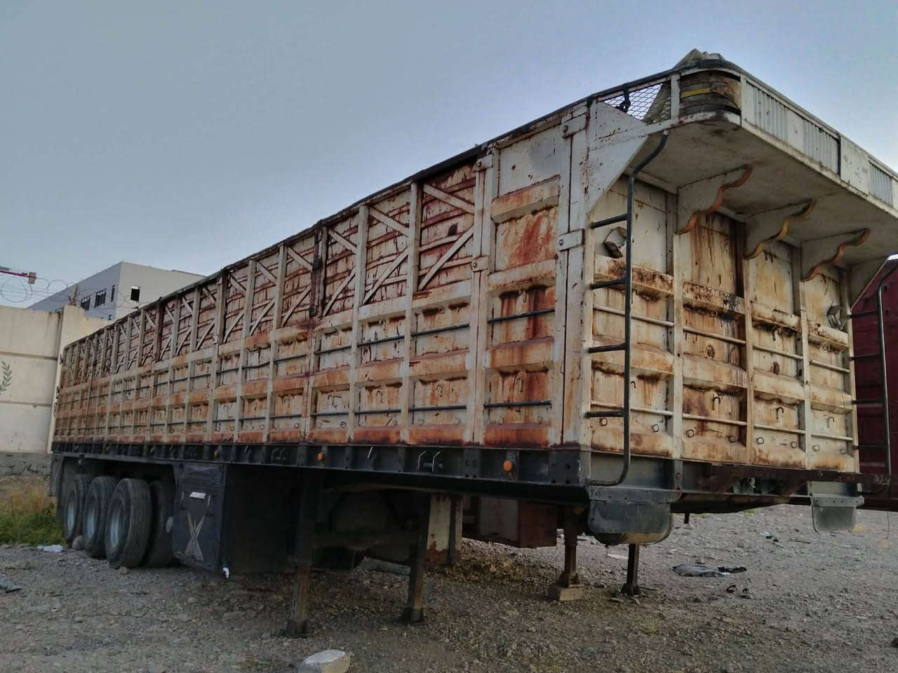 للبيع عربانه الطول 12وربع شاصي 14محلي 
اربع دناكير براد14 الماني جادر شتوي مع العربانه 
تواير نص عمر مطبخ ثلاجه وصناديق2
السعر 70 وبيها مجال للتواصل الاتصال
***********
***********
مكلف بالنشر

