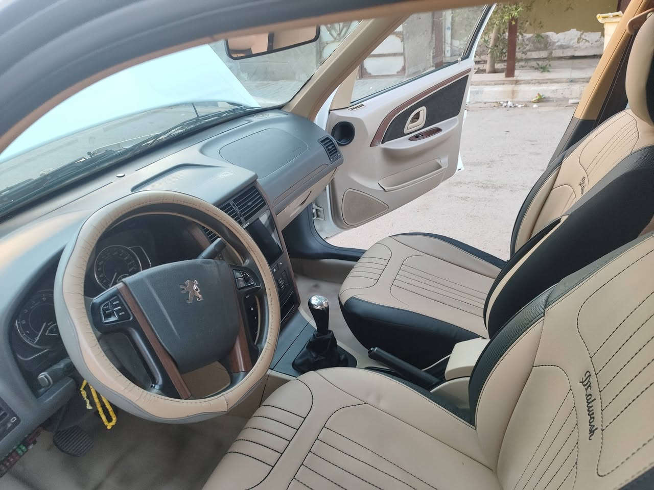 سياره بيجو بارص موديل 22 محرك كير حداديه تبريد جاهزه العنوان حي الحسين شارع الطاك ***********
