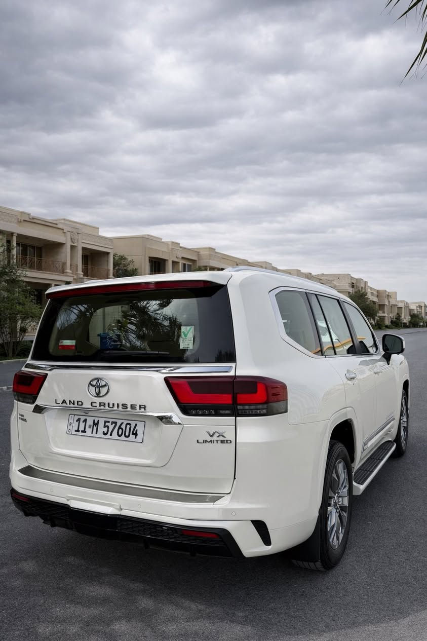 السلام عليكم لاندكروز VX
2024لمتدد اصليه وكاله SASداخل الضمان السياره كفاله عامه من كلشي ماشيه 37الف كيلو مكاني بغداد السيديه 
السعر 79الف دولار و400وبيها مجال 
***********
