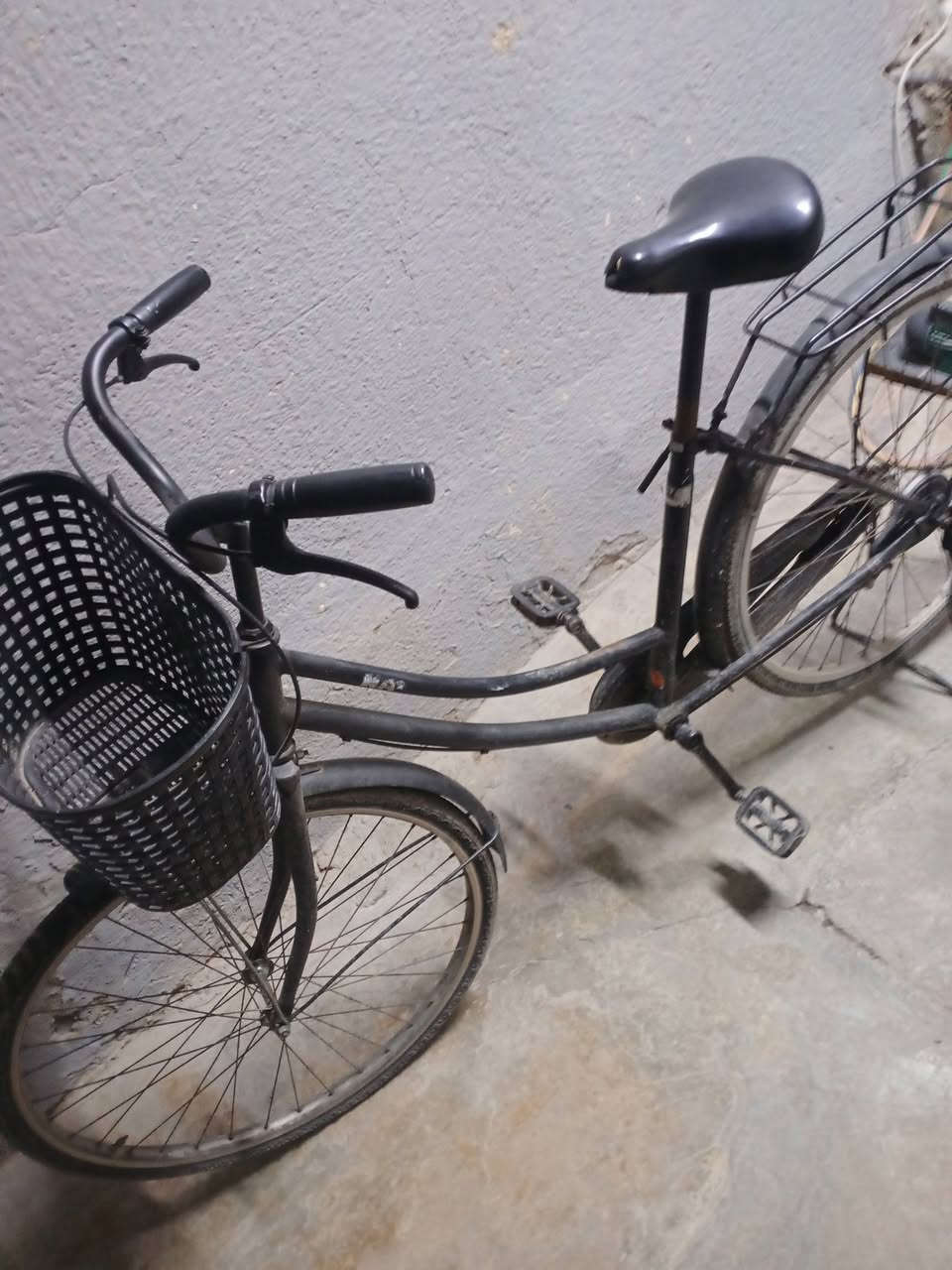 سلام عليكم بايسكل لبيع حجم 26بايسكل نظيف بريكات امامي خلفي موجود تايرات جديد كلشي مابي سعره 50رقم ***********
