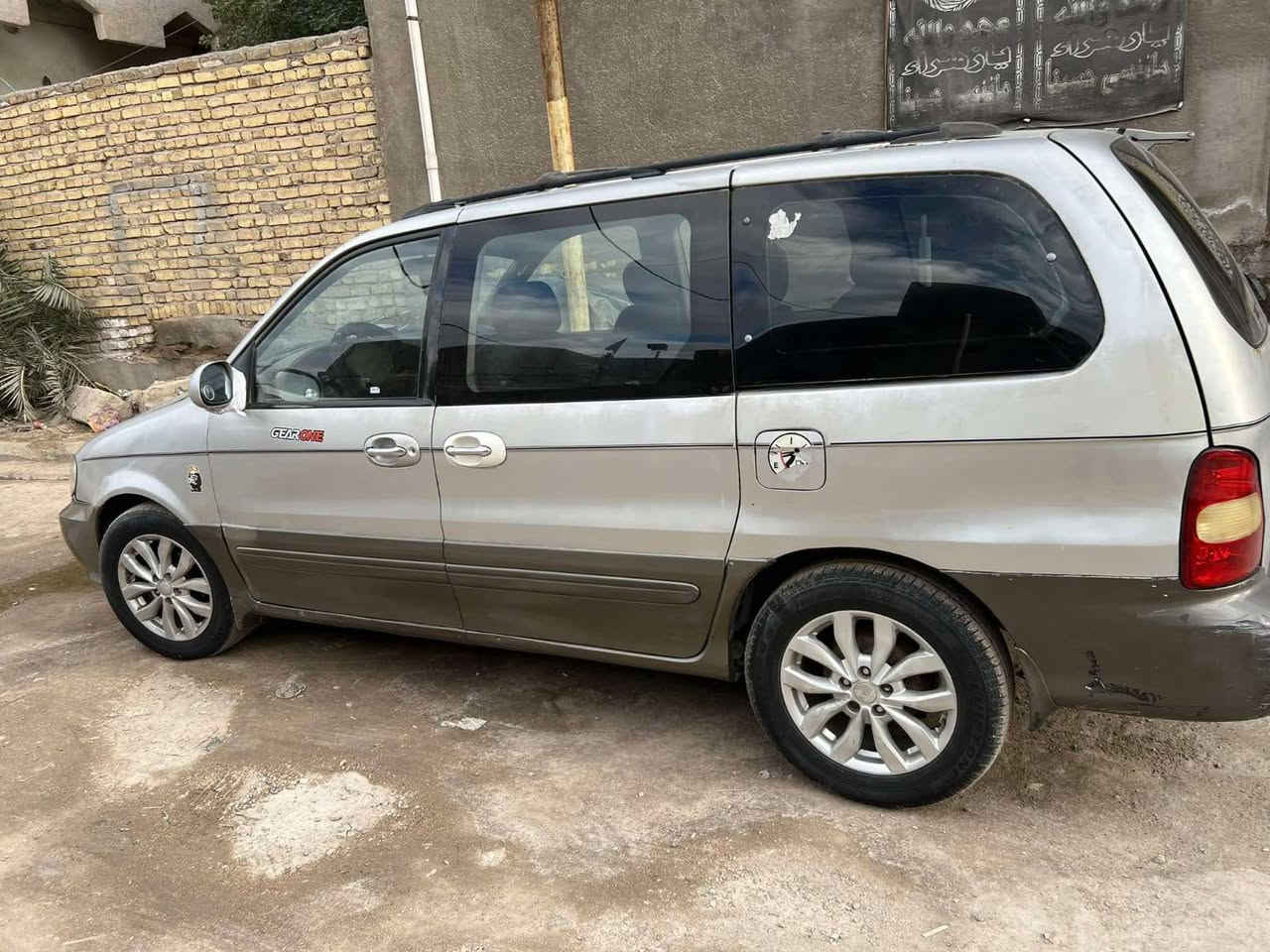 كيا كرنفال مديل 2000 محدث بجم 5  كير و مكينه خير من الله اوتماتيك تخم تاير جديد حداديه رقم بابل سنويه 2027 السعر 65 وبيها مجال للاستفسار 0784 719 5310 ((مكلف بالنشر ))
