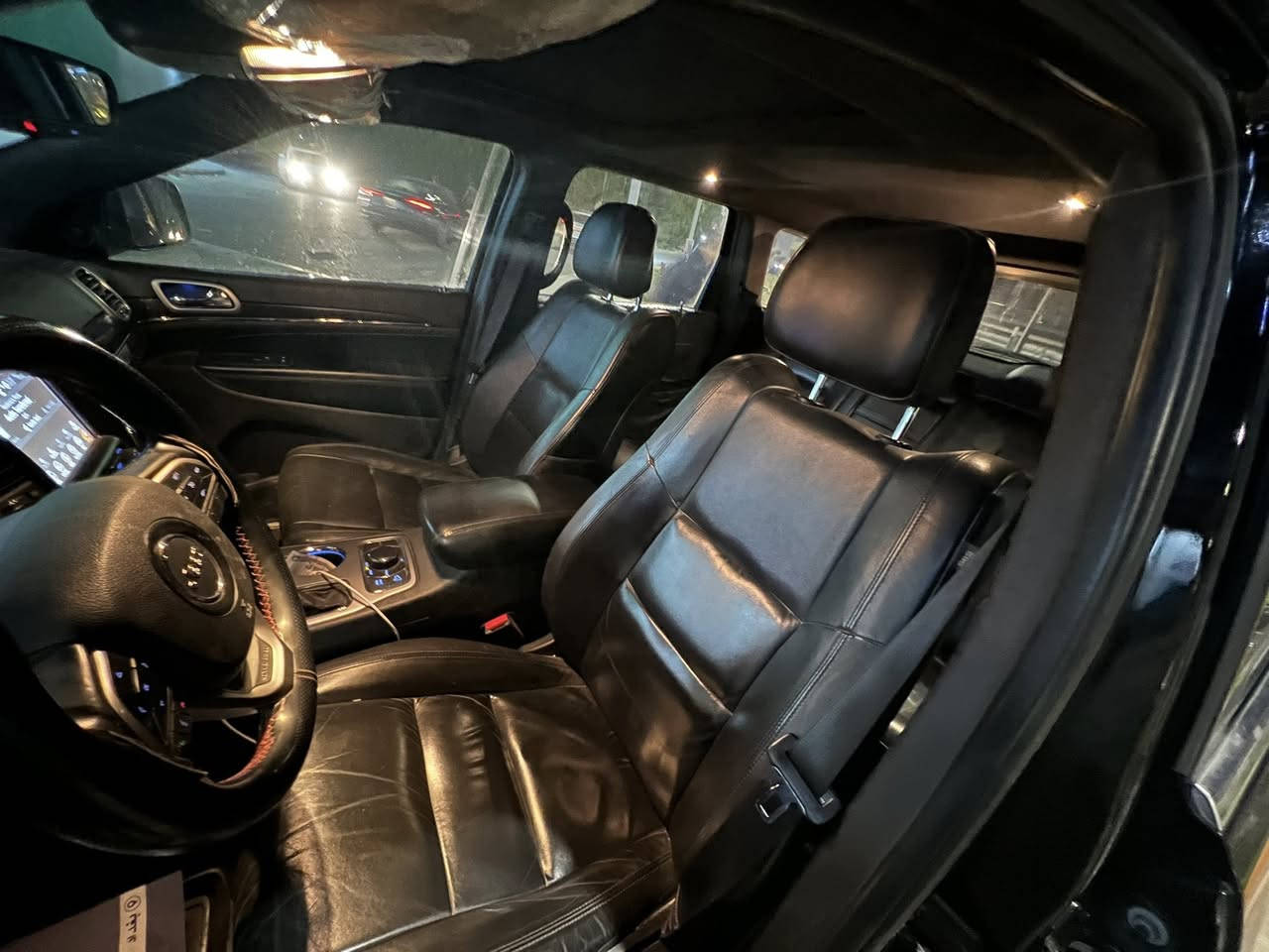 السلام عليكم رمضان كريم
جيب كراند شيروكي لمتدد 2018
فتحة فور ويل ماوس كشنات كهرباء تدفئة
ميموري خزن صندوك كهرباء رادر جانبي اوتو بريك
محرك 3600
ايرباك سليم 
74mi
***********
225
