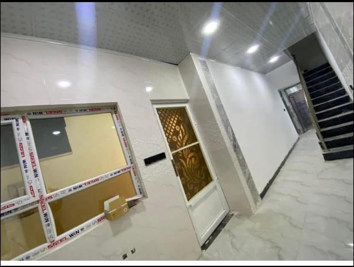 دار للبيع حي الصديق الاولى
مكتب دور الموصل للعقارات  ////مقابل باب كلية طب الاسنان
قريب عن المول الخيرات 
بيت للبيع او للمعارض مع بيت حي الحدباء او بيت قديم 
 الموقع بيت قريب الشارع العام الرئيسي عن سايدين مرطبات البحرين  في بيت حي الصديق105م  طابقين البناء 2025طابوزهور السند الأصلي باسم دكتورة  شرط تحويل  او قرار تمليك ((للمشتري الجديدة )) البيت فارغ البيت ***********//***********////***********
