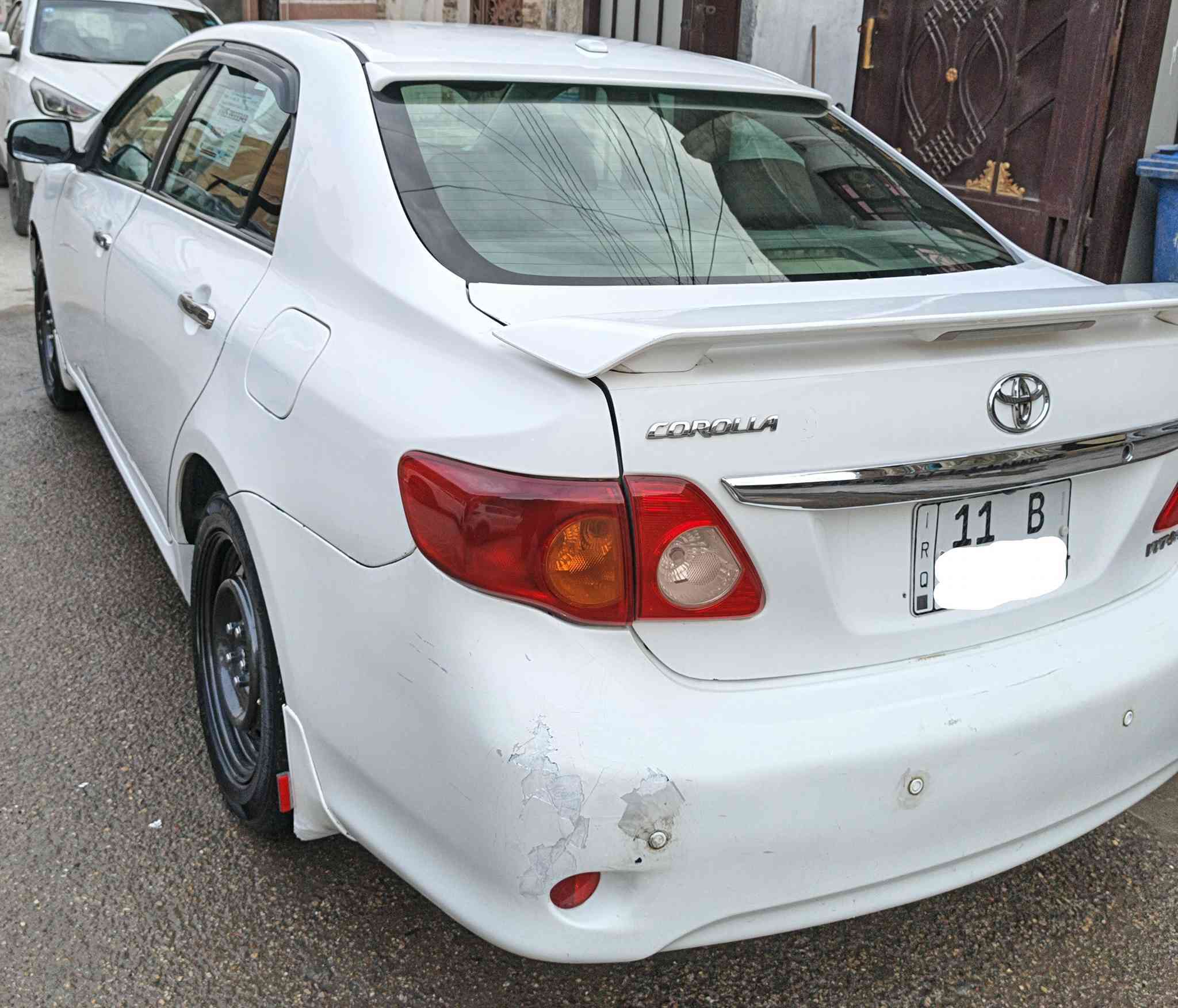 سلام عليكم
‏كورلا وارد أمريكي ٢٠٠٩ 
‏بجم كبس شاصي ولغد مكفولات 
‏محرك ١٨٠٠ وتبريد وتدفئة مكفولات 
‏حادثه باب سايق بدون دواخل 
‏بيه صبغ بابين نصفهن من جوه جهة يمنه 
‏بيه رصعات بالقمارة معدله بجهاز بي دي أر
‏وبيه طخه بالحوض من جوه معدله أثر صخره 
‏رقم بغداد إنكليزي بسمي 
‏صدر أمامي جديد زوج تايرات اماميه قاعده فيت بم تفصيخ شاشة وكامره وحساسات خلفيه 
‏بيه منظومة زنون عالي وبلوجكترات 
‏إتصال *********** بي واتساب مكانه بغداد
