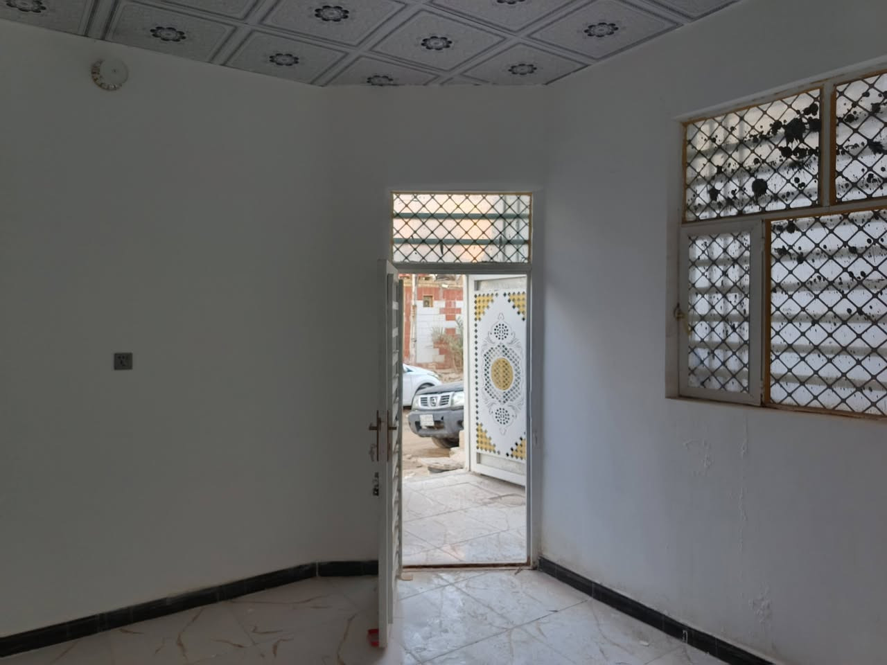 2.🔵بيت للبيع 100متر طابق واحد ب الحولي شارع 30الثاني قرب مجمع السلام. 

🟤الاساس صب والسقف صب كاشي وسيراميك وسقوف ثانوية. 

⚪️يحتوي ع غرفة وصالة ومطبخ واستقبال وصحيات. 

للأستفسار ع هذا الرقم ***********واتساب📞. 

يوجد لدينا جميع العروض ( ايجار رهن بيع، شراء، عرصات، كفائات، معلمين شرطة، الهرموش، النداء، الحولي) 
مكتب حسنين ابوصيبع.

للتواصل ع الواتساب غير متواجد على الفيس.
