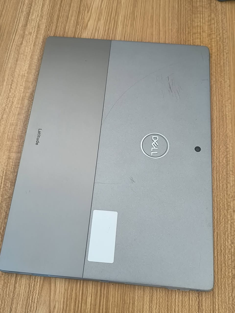 لابتوب 2  1in   هو لابتوب وندوز متطور بحجم و تصميم ايباد
شاشة 12 و معالج cor i7 جيل 11G 
الرام 16 
ذاكرة التخزين 256 ssd
لابتوب يفيد الطلاب و المهندسين 
ما اكول مال تصميم و مونتاج بس اني مشتغل عليه شغل خفيف بالافترافيكت و مصدر بي 
سعره 450 الف و مكاني بسماية ***********
