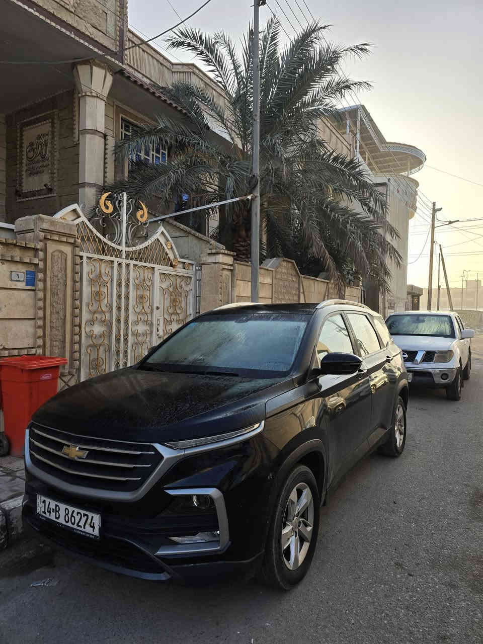 السلام عليكم اخوان 
سيارة شيفرولية كابتيفا موديل 22 باسم ولد بخمسة ميل رايد تحويل السيارة مداريها حلوه عاليه وبيها هواي مواصفات وارد خليجي من الكويت جايه بيها بارد بالجاملغ الامامي الايمن ورش بالصندوق وهنا صار بيها طخات مامصلحها موضحه بالصور بسيطه تكحيل يرحن حداديتها تعبانه شويه رايدها 140 ورقة وبيها مجال
للتواصل ***********
