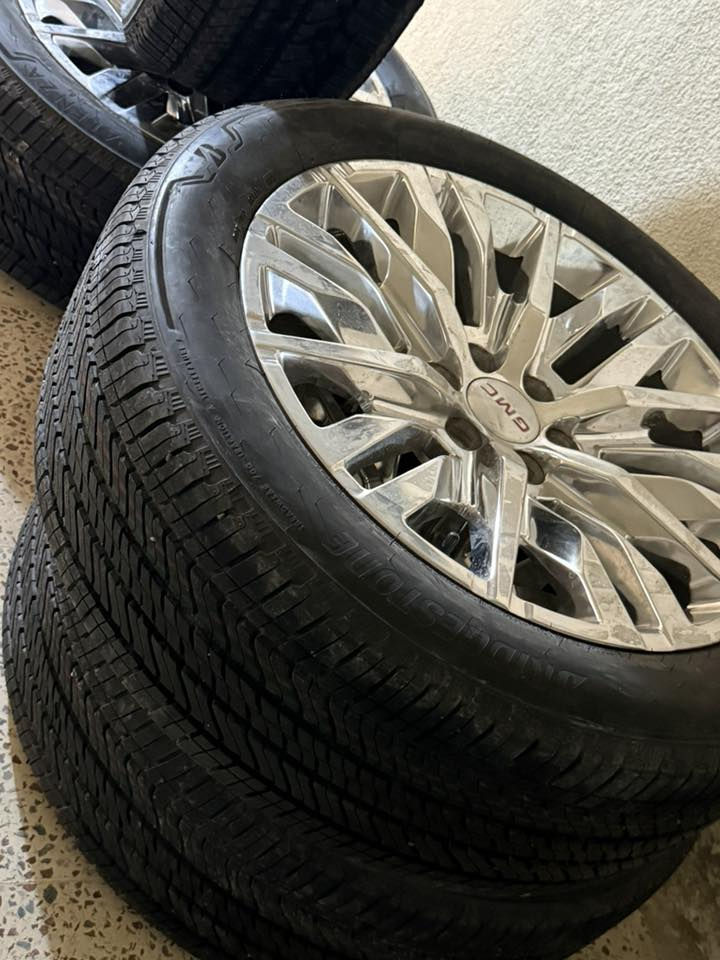 السلام عليكم
ويل كب حجم 22 يوكن زيرو للبيع مع طخم تايرات Bridgestone برجستون امريكي زيرو 
 واتساب ***********
