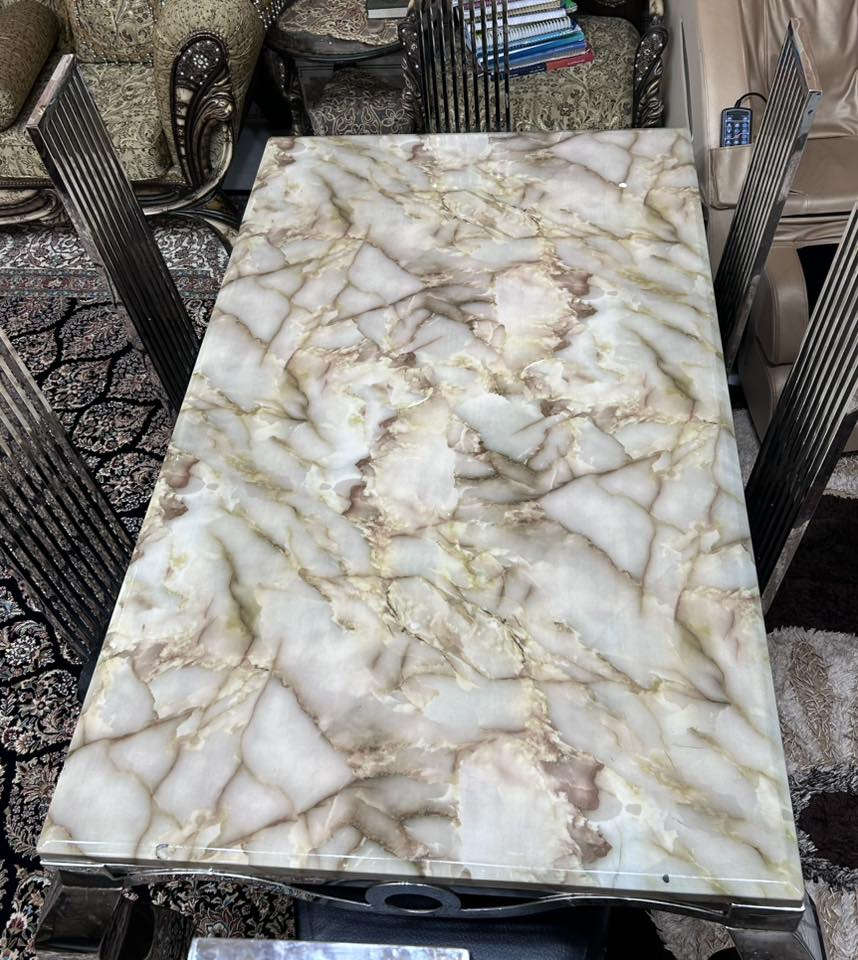 ميز طعام مرمر استعمال نضيف للبيع بسعر مناسب ***********

