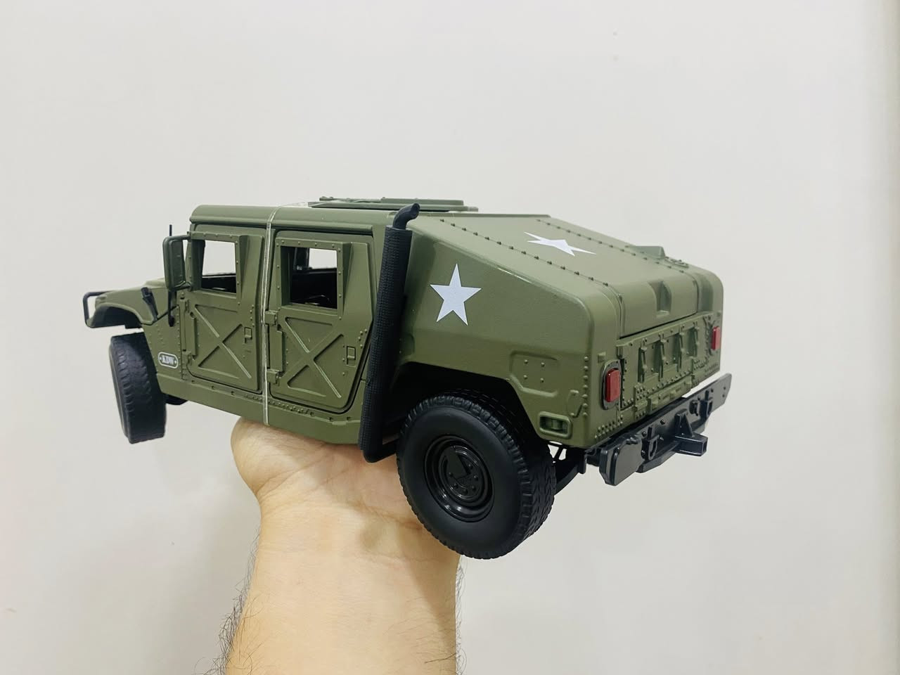 مجسم همر حجم ١:١٨
٢٦ سم كبير
حديد بالكامل وزن ثقيل
شركة kdw


**إذا كنت صاحب هذا الإعلان وتريد حذفه لأي سبب، رجاءا أرسل رسالة إلى الدعم الفني**