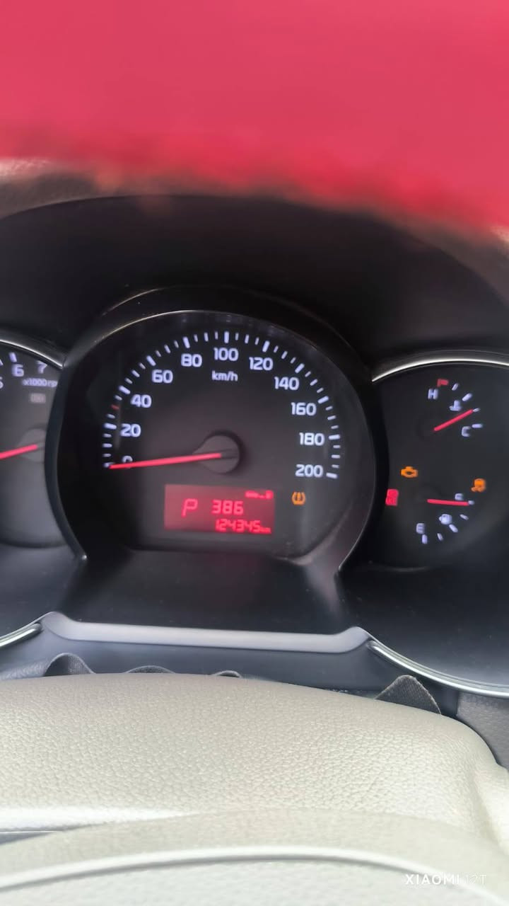 كيا بيكانتو مورانو موديل1916     محركها 3 بستم نظيف خير من الله كير اوتوماتيك سيارة حيل حلوة ونظيفة مال بيت . بيها فقط بارد اباب السايق وبعض الملاحظات الخفيفة السيارة رقم نينوى باسمنا تحويل ثاني يوم . السعر 85  رقم صاحب السيارة ***********
