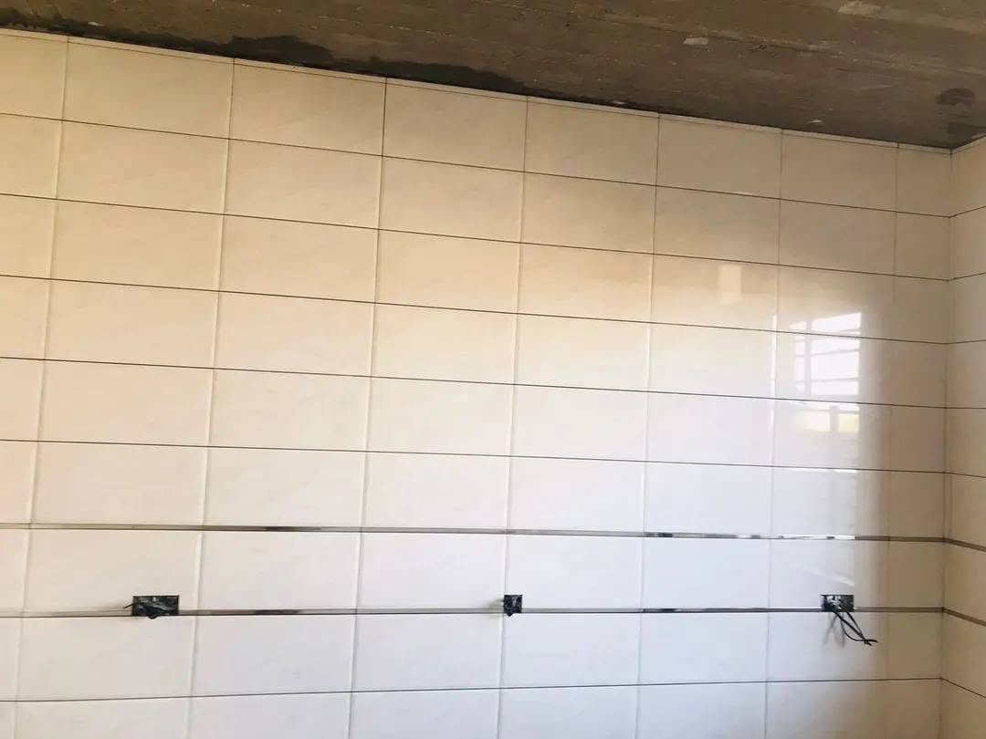 السلام عليكم من يود الشغل سيراميك ارضيه جدار شغل درجى اولا ونكون حسب الضن حجاج بيجي وضواحيها الاتصال -***********
