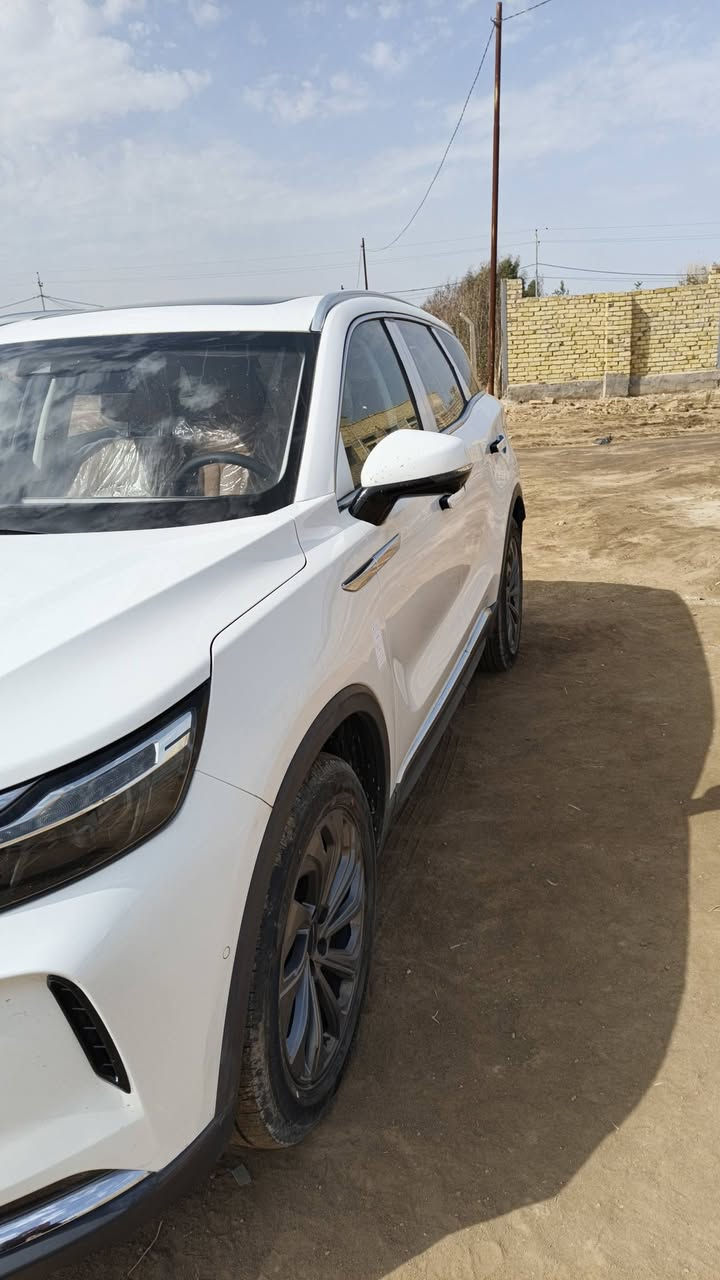 للبيع
كفالة عامة موديل 2025 زيرو 

‏BAIC BEIJING. X7 

محرك ميتسوبيشي 1500 تيربو

الگير من شركة ايسن اليابانيه 

نظام التعليق من شركة مرسيدس بنز 

كامرات 360 درجة

تدفئة تبريد كشنات وستيرن 

كشنات جلد 

اضاءة مخفية بالدشبول مع الأبواب 

جنطة كهرباء 

ثلاث شاشات 

شاشة دشبول وشاشة للتحكم وشاشة تبريد  

مكان ديوانيه لل استفسار اتصل ***********
