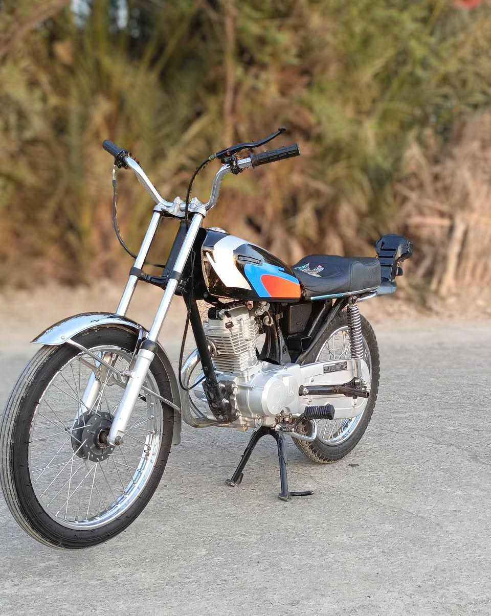 سلام عليكم دراجه للبيع دراجه نضيفه ماعايزه برغي تجي تفحص وتروح مكينه مامفتوحه ونضيفه مكاني دوانيه غماس السعر خاص أو تصال برقم ***********
